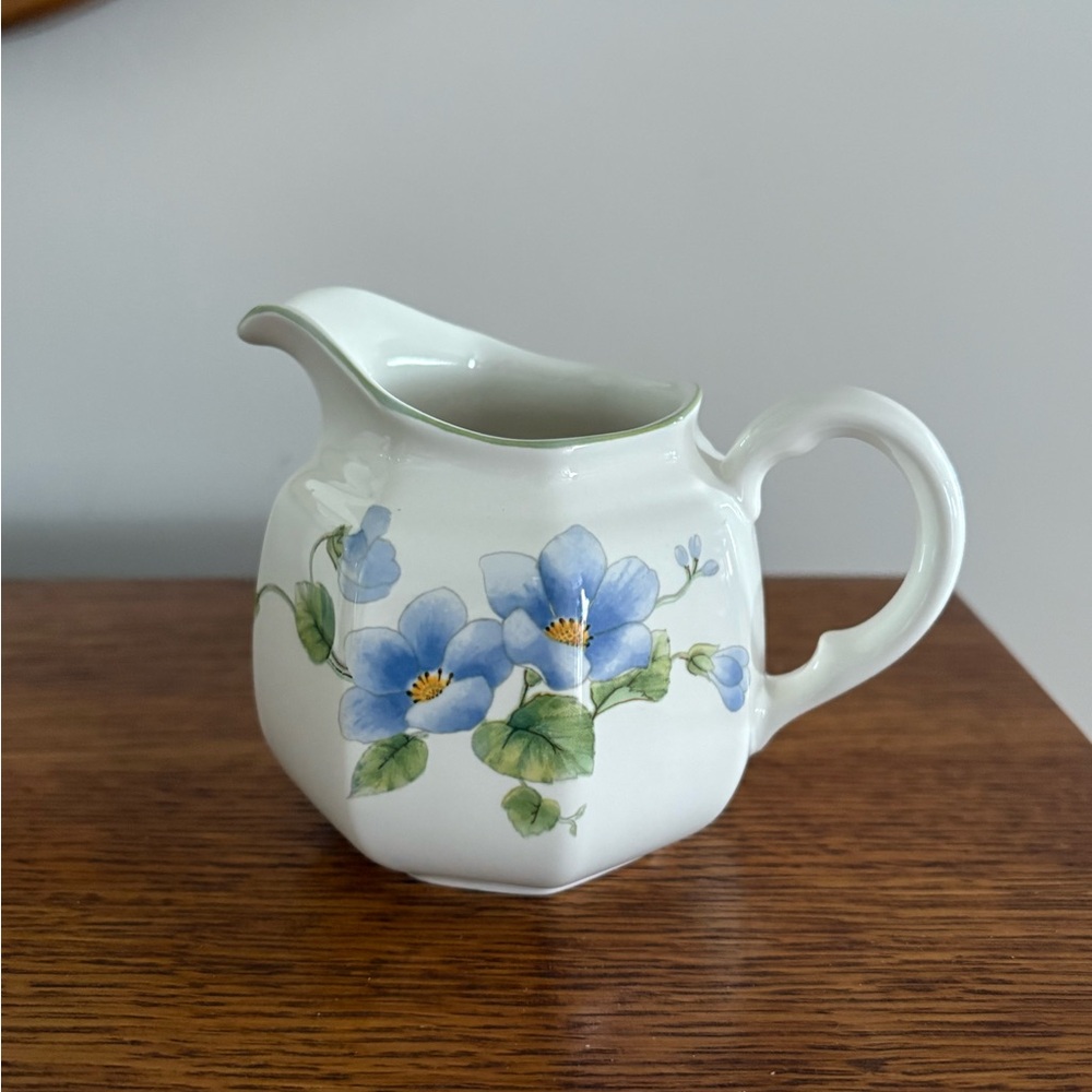 Mikasa Blue Bell Creamer F3101